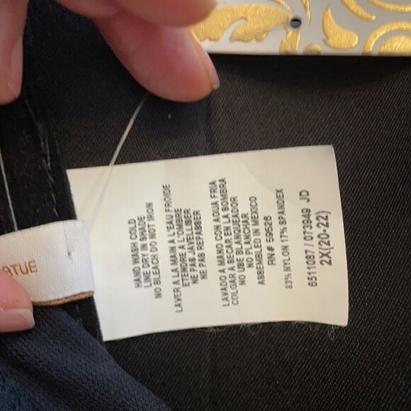 BECCA SWIMWEAR PLUNGE NECKLINE ONE PIECE.  NEW - Picture 9 of 10